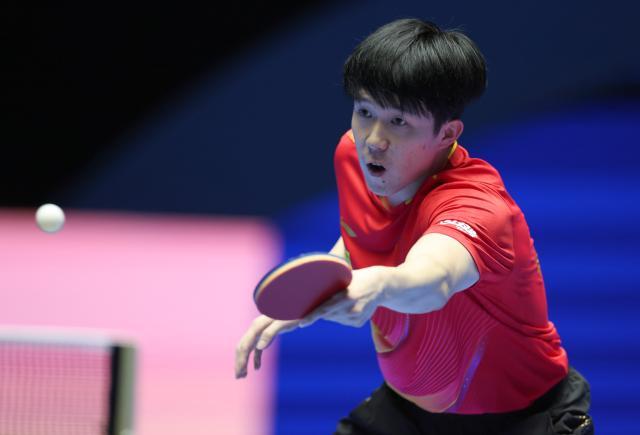 （体育）（4）乒乓球——亚洲杯：王楚钦胜科兰尼XxjpseC007229_20250221_PEPFN0A001.jpg